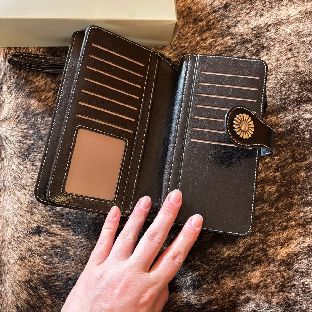 NWT Black Faux Leather Sunflower Detail Wallet / Wristlet, Lots of space! - Picture 7 of 14